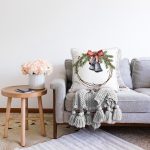 Çanlı Çelenk Tasarımlı Dijital Baskılı Modern Raşel Kadife Yastık Kırlent Kılıfı Realhomes