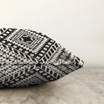- Sonil-K10197-Gorsel-2 - Realhomes Siyah Beyaz İskandinav Desen Tasarımlı Dijital Baskılı Modern Raşel Kadife Yastık Kırlent Kılıfı Realhomes