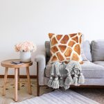 - Sonil-K10202-Gorsel-1 - Realhomes  Zürafa Benekli Özel Tasarım Dijital Baskılı Dekoratif Raşel Kadife Yastık Kırlent Kılıfı Realhomes