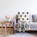 - Sonil-K10231-Gorsel-1 - Realhomes Krem Kumlama Zemin Kaktüs Tasarımlı Dijital Baskılı Modern Raşel Kadife Yastık Kırlent Kılıfı Realhomes