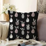 - Sonil-K10233-Gorsel - Realhomes Siyah Zemin Vazo Desenli Dijital Baskılı Modern Raşel Kadife Yastık Kırlent Kılıfı Realhomes