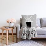 - Sonil-K10234-Gorsel-1 - Realhomes  Gri Zemin Vazo Tasarımlı Dijital Baskılı Dekoratif Raşel Kadife Yastık Kırlent Kılıfı Realhomes