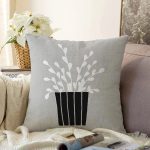- Sonil-K10234-Gorsel - Realhomes  Gri Zemin Vazo Tasarımlı Dijital Baskılı Dekoratif Raşel Kadife Yastık Kırlent Kılıfı Realhomes