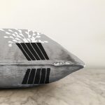 - Sonil-K10234-Gorsel-2 - Realhomes  Gri Zemin Vazo Tasarımlı Dijital Baskılı Dekoratif Raşel Kadife Yastık Kırlent Kılıfı Realhomes