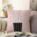 Pembe Zemin Vazo Desenli Dijital Baskılı Modern Raşel Kadife Yastık Kırlent Kılıfı Realhomes
