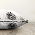 - Sonil-K10243-Gorsel-2 - Realhomes  Karakalem Kozalak Tasarımlı Dijital Baskılı Modern Raşel Kadife Yastık Kırlent Kılıfı Realhomes