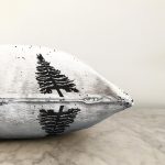 - Sonil-K10245-Gorsel-2 - Realhomes Siyah Beyaz Çam Ağacı Desenli Dijital Baskılı Modern Raşel Kadife Yastık Kırlent Kılıfı Realhomes