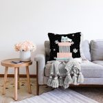 - Sonil-K10247-Gorsel-1 - Realhomes  Siyah Kar Taneli Zemin Hediye Paketleri Desenli Dijital Baskılı Modern Raşel Kadife Yastık Kırlent Kılıfı Realhomes