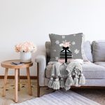 - Sonil-K10248-Gorsel-1 - Realhomes  Gri Kar Taneli Zemin Hediye Paketleri Desenli Dijital Baskılı Dekoratif Raşel Kadife Yastık Kırlent Kılıfı Realhomes