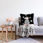 Siyah Kar Taneli Zemin Hediye Paketleri Desenli Dijital Baskılı Modern Raşel Kadife Yastık Kırlent Kılıfı Realhomes