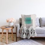 - Sonil-K10281-Gorsel-1 - Realhomes Soyut Tarzda Onedraw Çizimli Dijital Baskılı Modern Şönil Yastık Kırlent Kılıfı Realhomes