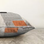 - Sonil-K10285-Gorsel-2 - Realhomes  Soyut Tarzda Onedraw Çizimli Dijital Baskılı Modern Raşel Kadife Yastık Kırlent Kılıfı Realhomes