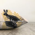 Tavşan Silüetli Özel Tasarım Dijital Baskılı Modern Raşel Kadife Yastık Kırlent Kılıfı Realhomes