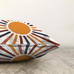 - Sonil-K10293-Gorsel-2 - Realhomes Güneş ve Renkli Işınları Özel Tasarım Dijital Baskılı Modern Raşel Kadife Yastık Kırlent Kılıfı Realhomes