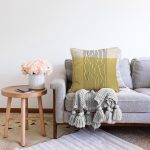 - Sonil-K10295-Gorsel-1 - Realhomes  Soyut Tarzda Onedraw Çizimli Dijital Baskılı Modern Şönil Yastık Kırlent Kılıfı Realhomes