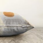 - Sonil-K10296-Gorsel-2 - Realhomes  Soyut Tarzda Onedraw Çizimli Dijital Baskılı Dekoratif Raşel Kadife Yastık Kırlent Kılıfı Realhomes