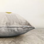 - Sonil-K10300-Gorsel-2 - Realhomes  Soyut Tarzda Onedraw Çizimli Dijital Baskılı Dekoratif Raşel Kadife Yastık Kırlent Kılıfı Realhomes