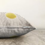 - Sonil-K10301-Gorsel-2 - Realhomes Soyut Tarzda Onedraw Çizimli Dijital Baskılı Modern Raşel Kadife Yastık Kırlent Kılıfı Realhomes