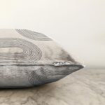 - Sonil-K10308-Gorsel-2 - Realhomes  Soyut Tarzda Onedraw Çizimli Dijital Baskılı Dekoratif Raşel Kadife Yastık Kırlent Kılıfı Realhomes