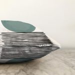 - Sonil-K10316-Gorsel-2 - Realhomes  Soyut Tarzda Onedraw Çizimli Dijital Baskılı Dekoratif Raşel Kadife Yastık Kırlent Kılıfı Realhomes