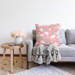 Realhomes Pembe Zeminde Gökkuşağı Tasarımlı Dijital Baskılı Modern Raşel Kadife Yastık Kırlent Kılıfı Realhomes