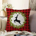 - Sonil-K10372-Gorsel - Realhomes  Ekose Zemin Çelenkli Geyik Motifli Dijital Baskılı Dekoratif Raşel Kadife Yastık Kırlent Kılıfı Realhomes