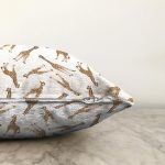 Realhomes Zürafa Motifli Özel Tasarım Dijital Baskılı Modern Raşel Kadife Yastık Kırlent Kılıfı Realhomes