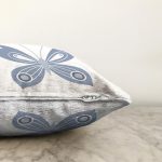 Mavi Kelebek Motifli Dijital Baskılı Dekoratif Raşel Kadife Yastık Kırlent Kılıfı Realhomes