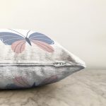 Mavi Pembe Kelebek Desenli Dijital Baskılı Dekoratif Raşel Kadife Yastık Kırlent Kılıfı Realhomes