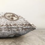 - Sonil-K10423-Gorsel-2 - Realhomes Karakalem Çiçek & Yazı & Portre Desenli Dijital Baskılı Modern Şönil Yastık Kırlent Kılıfı Realhomes