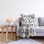 - Sonil-K10425-Gorsel-1 - Realhomes  Karakalem Çiçek Desenli Dijital Baskılı Modern Raşel Kadife Yastık Kırlent Kılıfı Realhomes