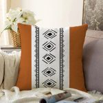 Kahve & Beyaz Zemin Etnik Figürlü Bohem Desenli Dijital Baskılı Dekoratif Raşel Kadife Yastık Kırlent Kılıfı Realhomes