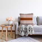 Kahve & Beyaz Zemin Etnik Figürlü Bohem Desenli Dijital Baskılı Modern Raşel Kadife Yastık Kırlent Kılıfı Realhomes