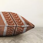 - Sonil-K10447-Gorsel-2 - Realhomes Kahve & Beyaz Zemin Etnik Figürlü Bohem Desenli Dijital Baskılı Modern Raşel Kadife Yastık Kırlent Kılıfı Realhomes