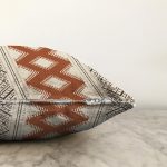 Krem Zemin Etnik Tasarımlı Dijital Baskılı Modern Raşel Kadife Yastık Kırlent Kılıfı Realhomes