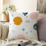 - Web - Realhomes Realhomes Gezegen Çizimli Özel Tasarım Dijital Baskılı Modern Raşel Kadife Yastık Kırlent Kılıfı Realhomes