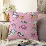 - Печать - Realhomes Realhomes Pembe Zeminli Uzay Tasarımlı Dijital Baskılı Modern Raşel Kadife Yastık Kırlent Kılıfı Realhomes