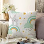 - Print - Realhomes  Realhomes Gökkuşağı Üzerinde Tavşan Motifli Özel Tasarım Dijital Baskılı Modern Raşel Kadife Yastık Kırlent Kılıfı Realhomes