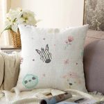 Beyaz Zeminde Sevimli Hayvanlar Dijital Baskılı Özel Tasarım Modern Raşel Kadife Yastık Kırlent Kılıfı Realhomes