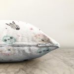 Beyaz Zeminde Sevimli Hayvanlar Dijital Baskılı Özel Tasarım Modern Raşel Kadife Yastık Kırlent Kılıfı Realhomes