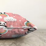 - Print - Realhomes  Pembe Zeminde Bulutlar Ve Panda Dijital Baskılı Özel Tasarım Modern Raşel Kadife Yastık Kırlent Kılıfı Realhomes