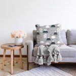 - Print - Realhomes Gri Zeminde Sevimli Ayı Desenli Dijital Baskılı Özel Tasarım Modern Raşel Kadife Yastık Kırlent Kılıfı Realhomes