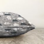 - Print - Realhomes Gri Zeminde Sevimli Ayı Desenli Dijital Baskılı Özel Tasarım Modern Raşel Kadife Yastık Kırlent Kılıfı Realhomes