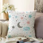 Beyaz Zeminde Bulut Ve Ay Desenli Dijital Baskılı Özel Tasarım Modern Raşel Kadife Yastık Kırlent Kılıfı Realhomes