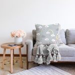 - EasterBasket - Realhomes Gri Zeminde Gökkuşağı Ve Bulutlar Dijital Baskılı Özel Tasarım Modern Raşel Kadife Yastık Kırlent Kılıfı Realhomes