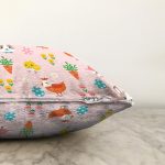 - Sonil-K1169-Gorsel-2 - Realhomes  Pembe Zeminde Sevimli Hayvanlar Baskılı Dijital Baskılı Özel Tasarım Modern Raşel Kadife Yastık Kırlent Kılıfı Realhomes