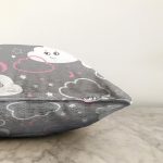 Gri Zeminde Bulutlar Dijital Baskılı Özel Tasarım Modern Raşel Kadife Yastık Kırlent Kılıfı Realhomes