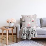 Gri Zeminde Sevimli Tavşanlar Dijital Baskılı Özel Tasarım Modern Raşel Kadife Yastık Kırlent Kılıfı Realhomes