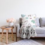 Beyaz Zeminde Sevimli Hayvanlar Motifli Dijital Baskılı Özel Tasarım Modern Raşel Kadife Yastık Kırlent Kılıfı Realhomes