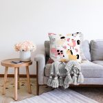 - Farm animals background in children style - Realhomes  Sevimli Çiftlik Hayvanları Temalı Dijital Baskılı Özel Tasarım Modern Raşel Kadife Yastık Kırlent Kılıfı Realhomes